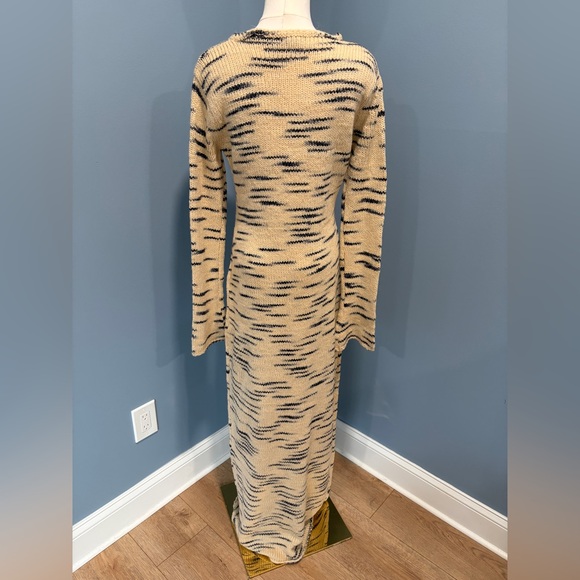Boohoo Beige and Navy Patterned Long Sleeve Dress Size 8 - Picture 4 of 8